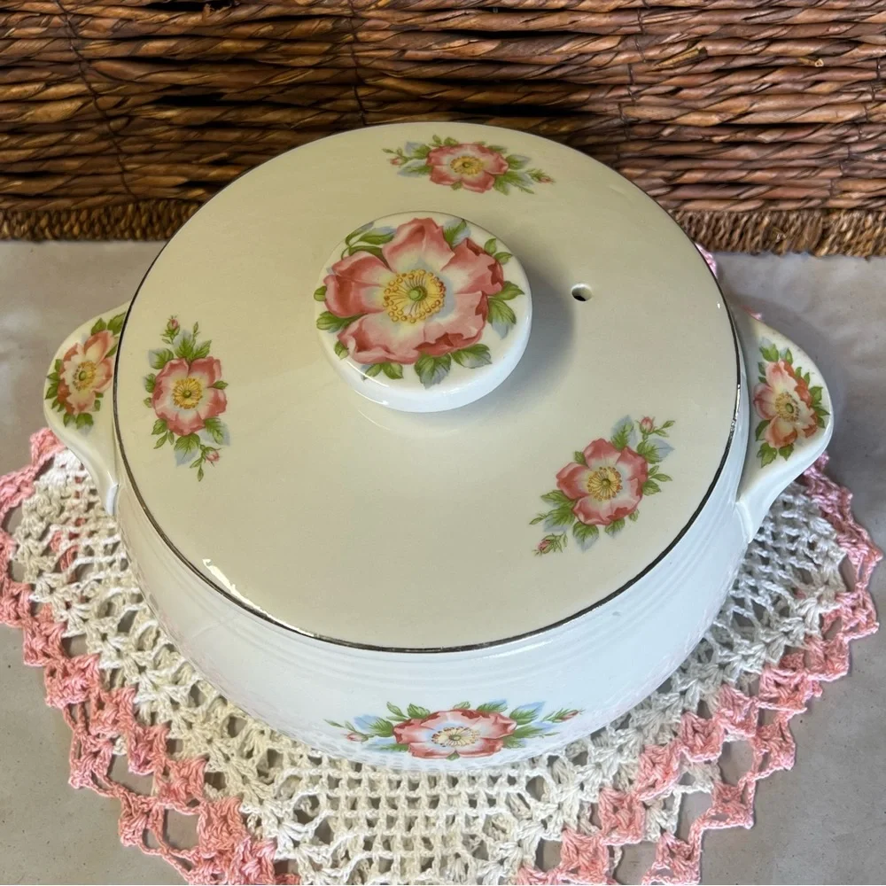 Halls Superior Quality Kitchenware Rose White Casserole Dish Circa 1945